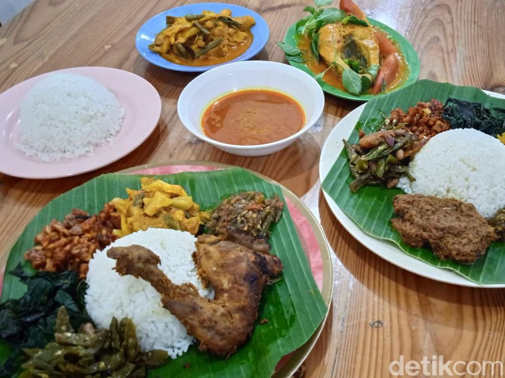 Mencoba Nasi Padang dengan Sentuhan Kuliner Asal Medan