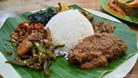 Lamak Bana! Ada Rendang Empuk Berempah Favorit MasterChef di Sini