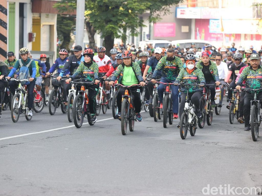 Ratusan Pesepeda Ikuti Super Road Bike Meriahkan Porprov Jatim VII