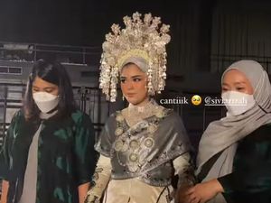 Penampilan Elegan Sivia Azizah di Hari Pernikahan Penampilan Elegan Sivia Azizah di Hari Pernikahan