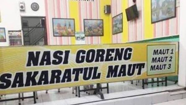 Duh! 10 Penjual Makanan Ini Tawarkan Menu Esktrem Pada Spanduknya