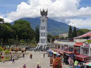 3 Spot Asyik Nikmati Jam Gadang di Bukittinggi, Sudah Tahu? 3 Spot Asyik Nikmati Jam Gadang di Bukittinggi, Sudah Tahu?