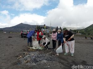Bersih-bersih Sampah di Bromo Usai Yadnya Kasada 2022 Bersih-bersih Sampah di Bromo Usai Yadnya Kasada 2022
