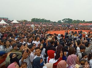 Relawan Plat K Padati Stadion di Jepara: Gas Pol 2024 Nderek Pak Jokowi