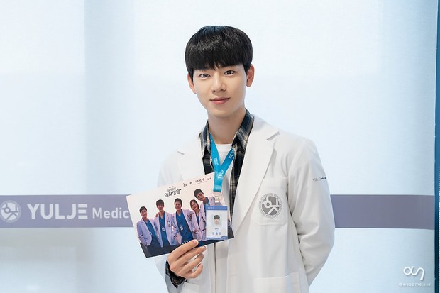 Bae Hyun Sung pernah muncul dalam film Park Seo Joon yaitu The Divine Fury, dan beberapa drama populer lain seperti Hospital Playlist dan Our Blues.