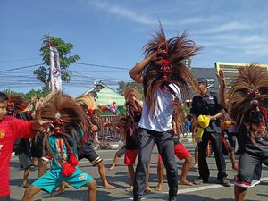 600 Anak SD di Ponorogo Menari Bujang Ganong Massal 600 Anak SD di Ponorogo Menari Bujang Ganong Massal