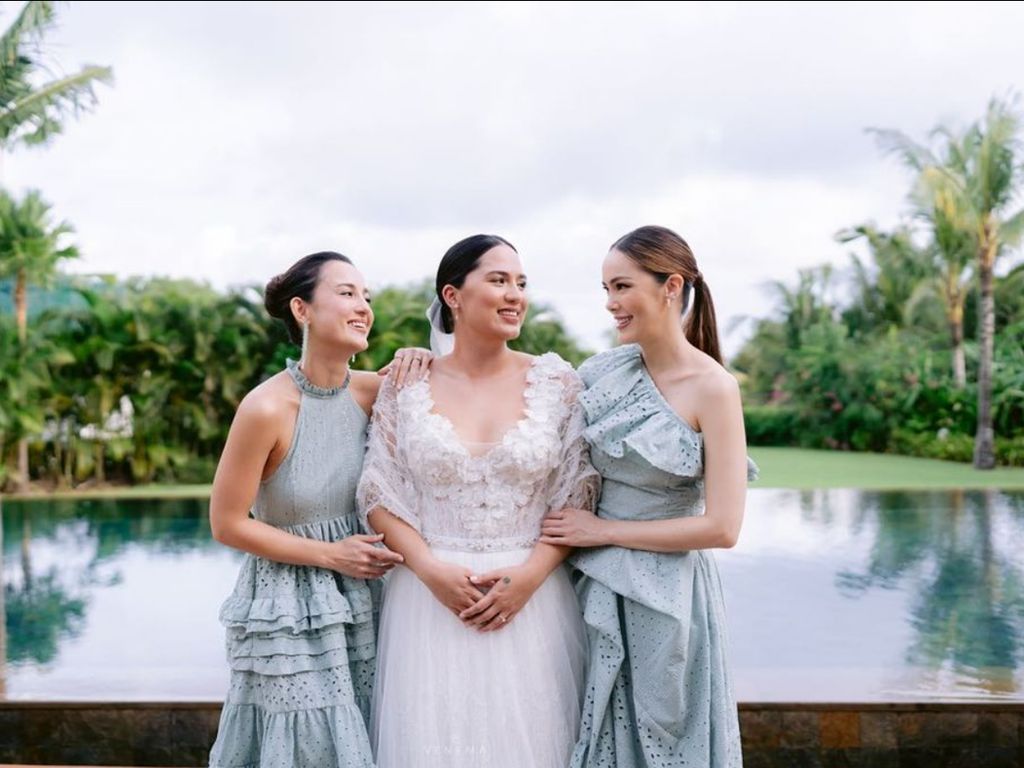 Cantiknya Cathy Sharon dan Julie Estelle Jadi Bridesmaid di Pernikahan Adik Cantiknya Cathy Sharon dan Julie Estelle Jadi Bridesmaid di Pernikahan Adik