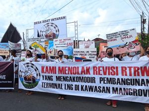Warga Desa Adat Intaran Turun ke Jalan Tolak Pembangunan LNG di Mangrove Warga Desa Adat Intaran Turun ke Jalan Tolak Pembangunan LNG di Mangrove