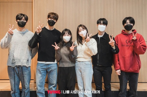 To X Who Doesn't Love Me adalah drama romance yang dibumbui kisah fantasi