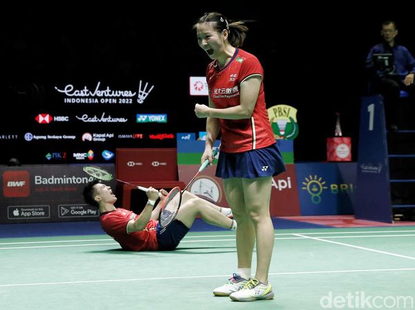 Ekspresi Kemenangan Ganda Campuran China Juarai Indonesia Open 2022