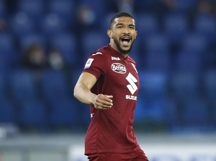ROME, ITALY - APRIL 16: Gleison Bremer of Torino FC yells during the Serie A match between SS Lazio and Torino FC at Stadio Olimpico on April 16, 2022 in Rome, Italy. (Photo by Matteo Ciambelli/vi/DeFodi Images via Getty Images)