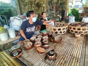 Perajin Jembrana Sulap Batok Kelapa Jadi Alat Musik Tradisional