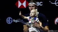 Lihat Lagi Gaya Vega, Putri Axelsen yang Bikin Gemas Suporter Istora