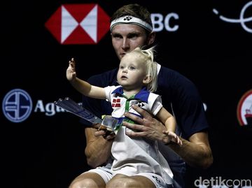 Lihat Lagi Gaya Vega, Putri Axelsen yang Bikin Gemas Suporter Istora Lihat Lagi Gaya Vega, Putri Axelsen yang Bikin Gemas Suporter Istora