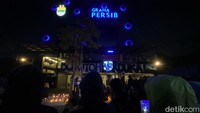 Dalam aksi tersebut Bobotoh menuntut tanggungjawab manajemen Persib atas kematian dua supporter di GBLA, Jumat (17/6) lalu.