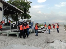 Logistik MXGP Samota Tiba di Bandara Lombok