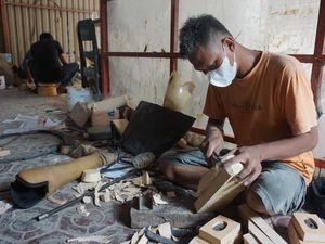 Mengintip Produksi Kaki Palsu di Than Must Soegeng Mojokerto