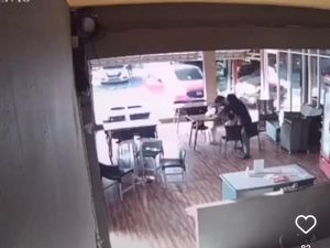 Polisi Telusuri Video Mobil Tabrak 2 Wanita-Bocah di Car Wash