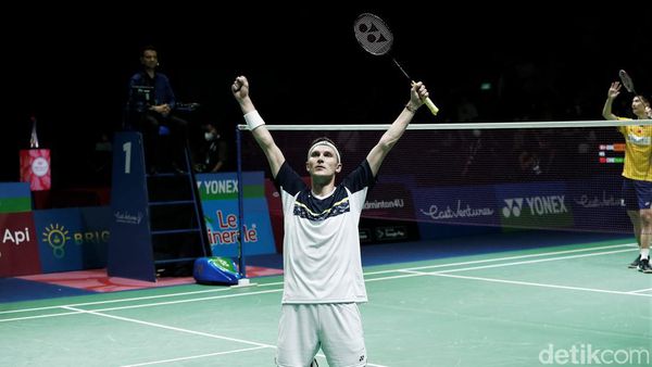 Momen Selebrasi Viktor Axelsen yang Juara Lagi di Istora