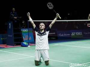 Momen Selebrasi Viktor Axelsen yang Juara Lagi di Istora