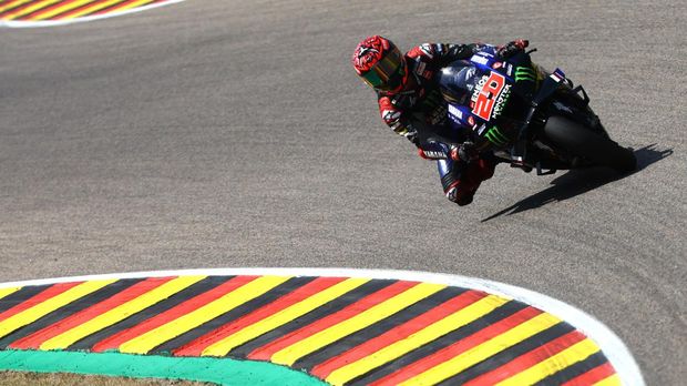 MotoGP - German Grand Prix - Sachsenring, Hohenstein-Ernstthal, Germany - June 19, 2022 Monster Energy Yamaha MotoGP's Fabio Quartararo in action during the race REUTERS/Lisi Niesner
