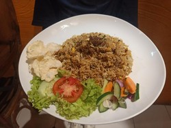 Mencicipi Lezatnya Nasi Goreng Kambing di Denpasar