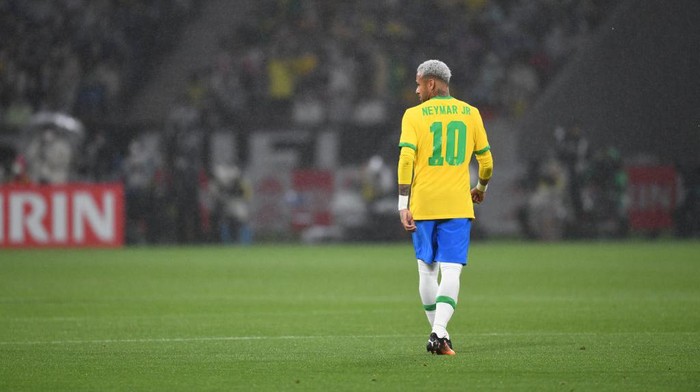 TOKYO, JAPAN - JUNE 06: Neymar Jr of Brazil looks on during the international friendly match between Japan and Brazil at National Stadium on June 06, 2022 in Tokyo, Japan. (Photo by Masashi Hara/Getty Images)