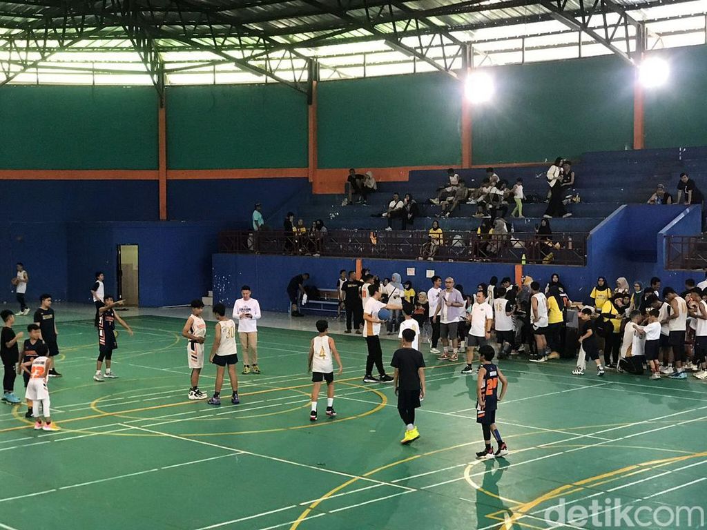 Dewa United Beri Pelatihan Basket Bagi Anak-anak Sukabumi