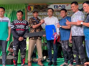 Wabup Blitar Serahkan Bantuan Mobil Sekolah buat Antar-Jemput Siswa SD