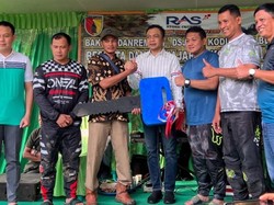 Wabup Blitar Serahkan Bantuan Mobil Sekolah buat Antar-Jemput Siswa SD