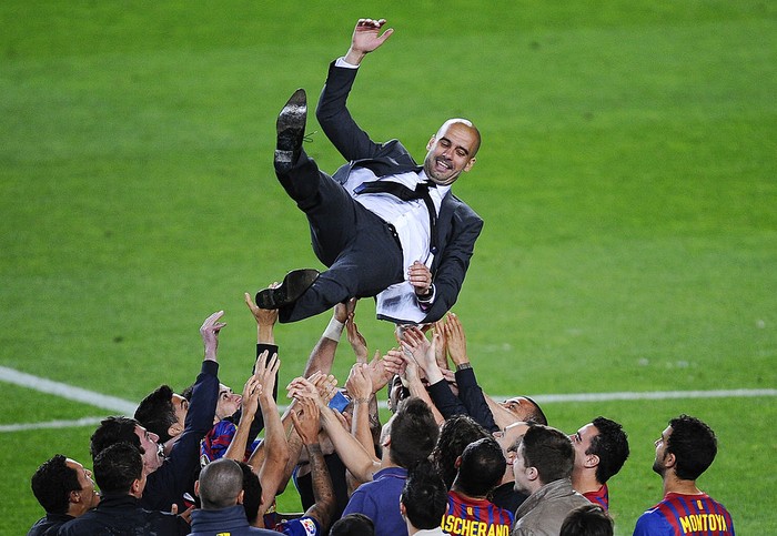BARCELONA, SPAIN - MAY 05: FC Barcelona players throw Josep Guardiola their head coach into the air at the end of the La Liga match between FC Barcelona and RCD Espanyol at Camp Nou on May 5, 2012 in Barcelona, Spain. This is Guardiola's last match. (Photo by David Ramos/Getty Images)