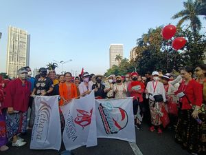 Serunya Ibu-ibu Berkebaya di CFD Jakarta Sambil Reuni