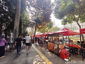 PKL di Area CFD Kawasan FX Sudirman Tertata, Pakai Tenda Merah