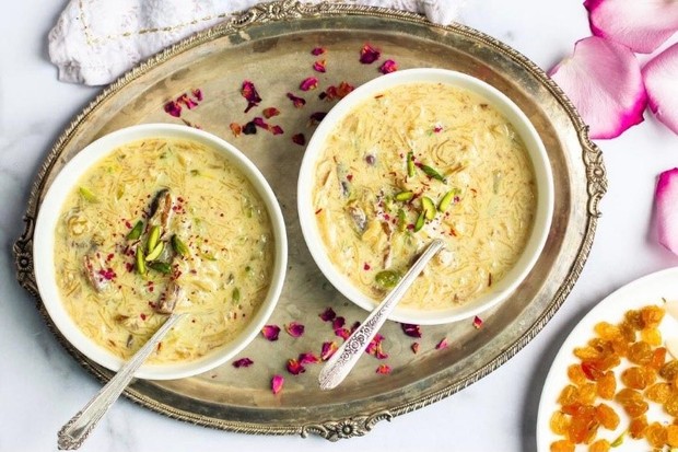 Sheer Khurmo Sheer khurmo hidangan manis yang disajikan saat Idul Adha