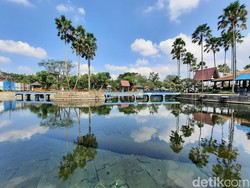 Suueegerree Ker! Ada Pemandian Sebening Kristal di Malang