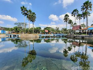 Suueegerree Ker! Ada Pemandian Sebening Kristal di Malang Suueegerree Ker! Ada Pemandian Sebening Kristal di Malang