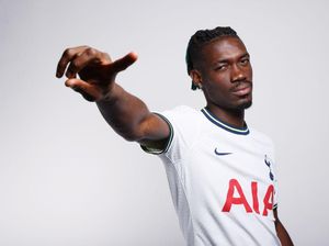 Antonio Conte Kini Punya Dua Raja Tekel Liga Inggris