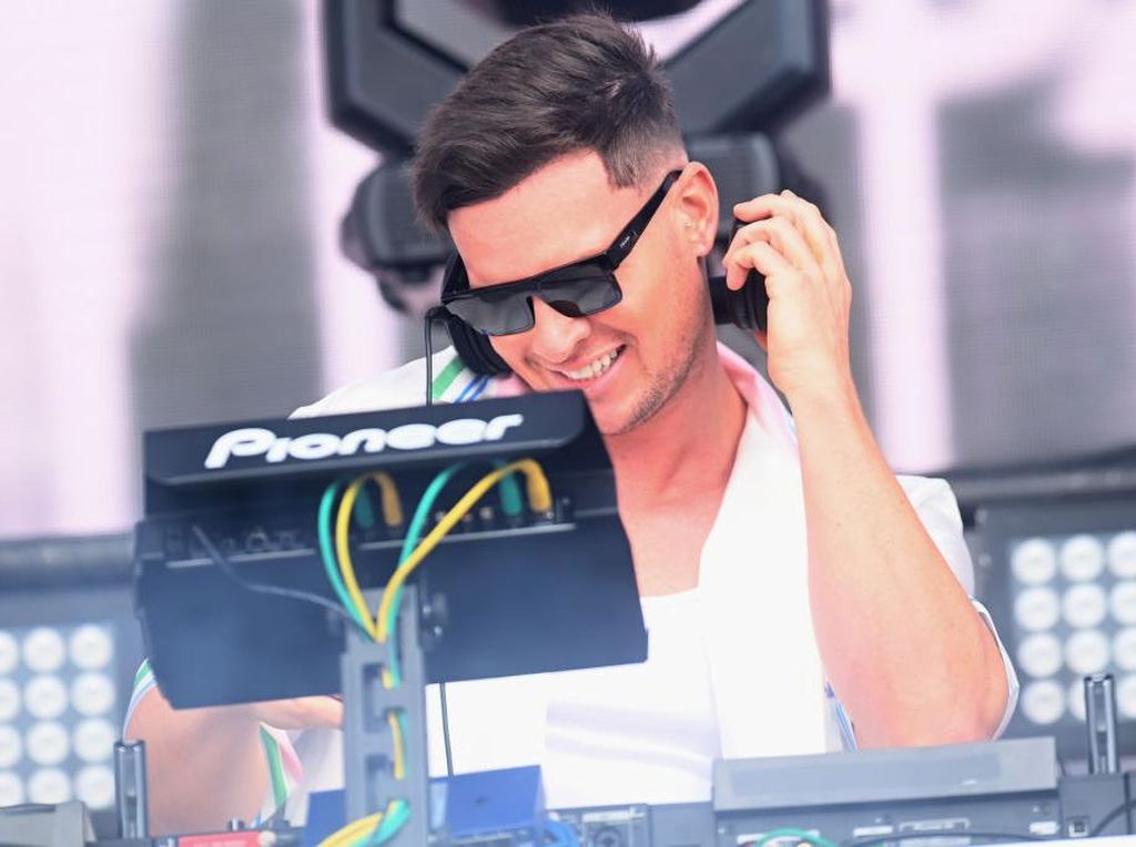 DJ Inggris Joel Corry Main Tinder, Jangan Lupa Swipe Right Kalau Ketemu! DJ Inggris Joel Corry Main Tinder, Jangan Lupa Swipe Right Kalau Ketemu!