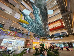 Hiii... Dinosaurus Raksasa Injak Sebuah Mal di China Hiii... Dinosaurus Raksasa Injak Sebuah Mal di China