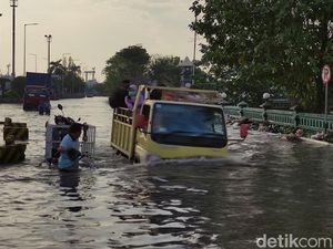 Lagi! Banjir Rob Rendam Pelabuhan Semarang, Tinggi Air Capai 1 Meter