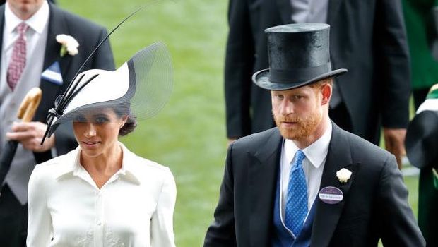 ASCOT, UNITED KINGDOM - JUNE 19: (EMBARGOED FOR PUBLICATION IN UK NEWSPAPERS UNTIL 24 HOURS AFTER CREATE DATE AND TIME) Meghan, Duchess of Sussex and Prince Harry, Duke of Sussex attend day 1 of Royal Ascot at Ascot Racecourse on June 19, 2018 in Ascot, England. (Photo by Max Mumby/Indigo/Getty Images)