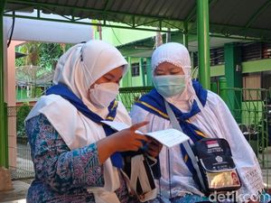 Cerita Gadis Baru Lulus SMA Asal Sidoarjo Naik Haji Gantikan Ayahnya