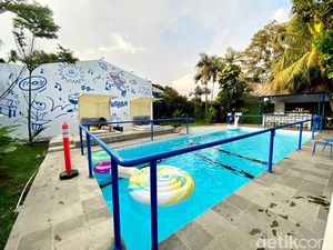 Seru! Makan Sandwich dan Waffle di Kafe Kolam Renang di Kemang Seru! Makan Sandwich dan Waffle di Kafe Kolam Renang di Kemang