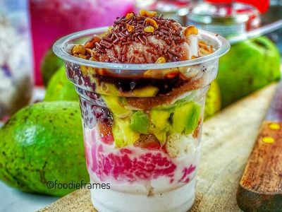 Manis Segar! 20 Es Doger dan Es Podeng Ada di Sini