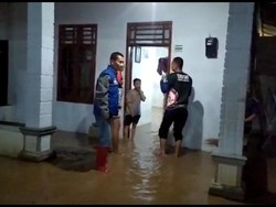 Hujan Deras Selama 4 Jam, Banjir-Jembatan Putus Melanda Trenggalek