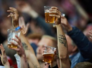 Arab Saudi Bolehkan Jual Beli dan Konsumsi Alkohol, tapi... Arab Saudi Bolehkan Jual Beli dan Konsumsi Alkohol, tapi...