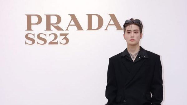 Potret Jaehyun NCT, Song Kang, dan Win Metawin Ngumpul Bareng di Milan