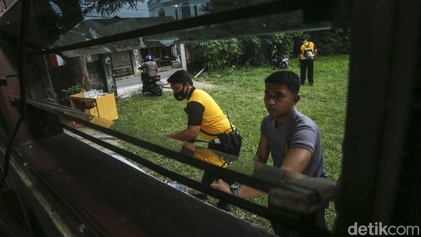 Jelang HUT Bhayangkara, Polisi Bersih-bersih Rumah Ibadah