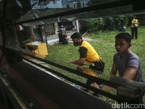 Jelang HUT Bhayangkara, Polisi Bersih-bersih Rumah Ibadah