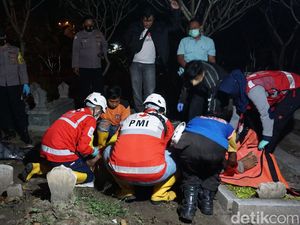 Juragan Sepatu di Mojokerto Tewas Bunuh Diri di Makam Istrinya Juragan Sepatu di Mojokerto Tewas Bunuh Diri di Makam Istrinya
